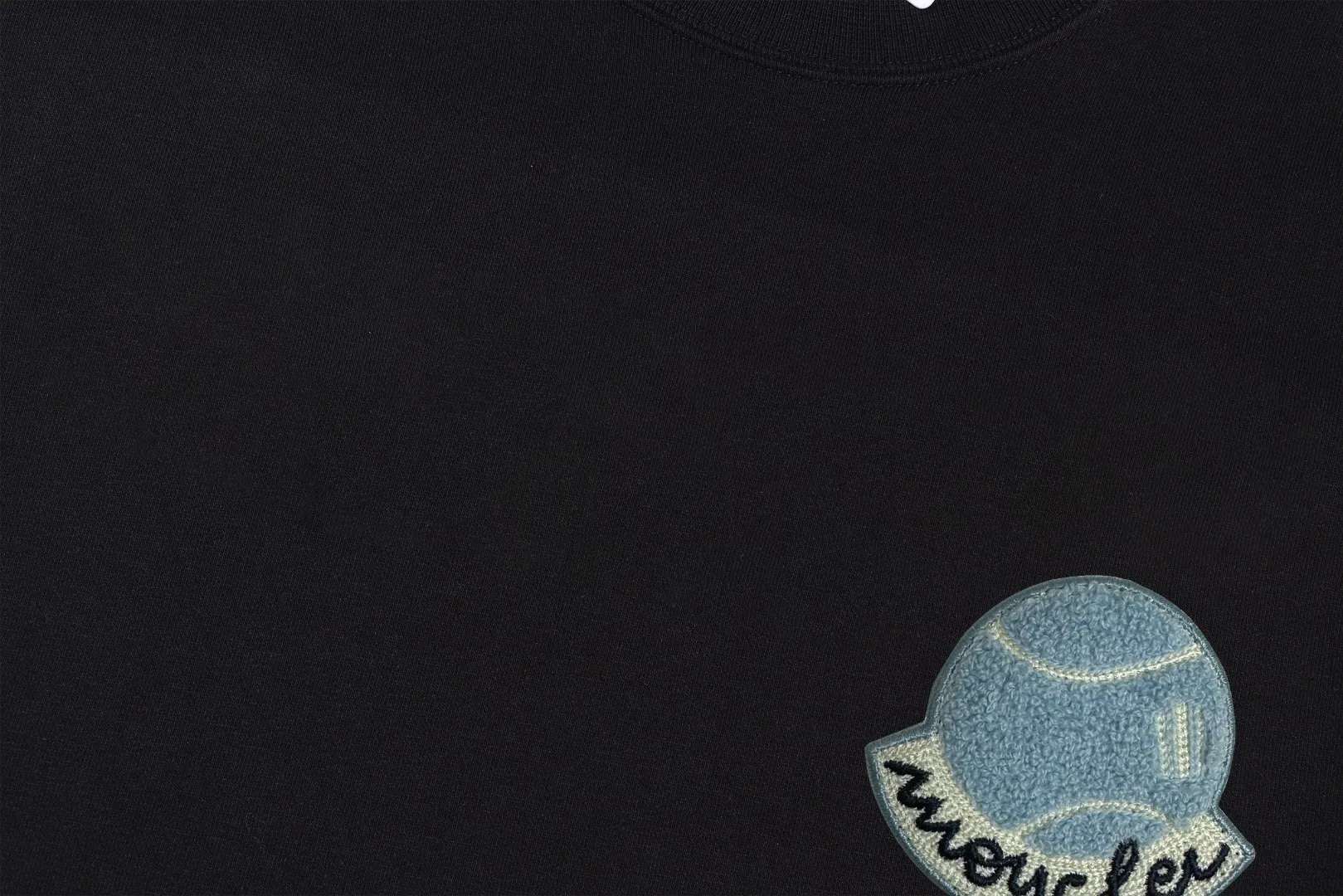 📦 📦 【 In Stock】 〖 𝐌𝐎𝐍𝐂𝐋𝐄𝐑~ 〗 440g 2025 T ， ， ，Premium Breathable Same Style ：Black White Size：S M L XL 2XL